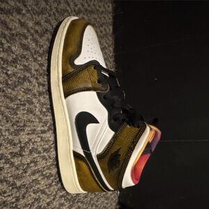 Nike Air Jordan 1 Mid SE "Orange Wear Away”